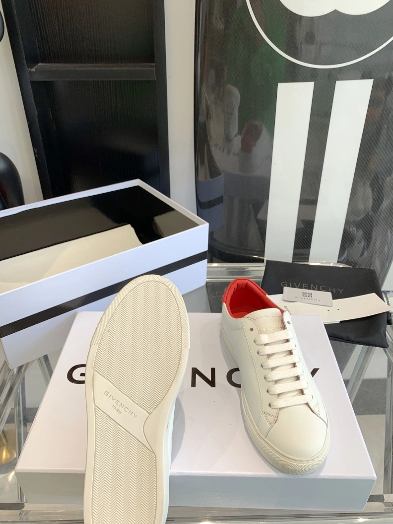 Gxvxnchy Sneakers Minimalist 151722