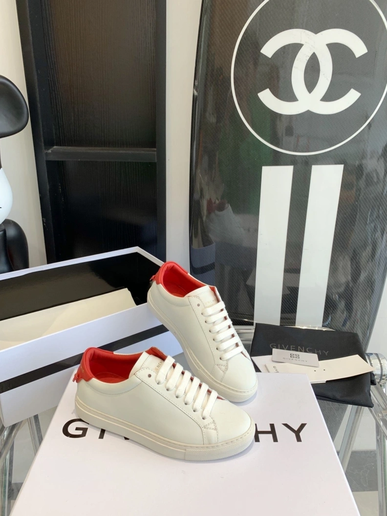 Gxvxnchy Sneakers Minimalist 151722