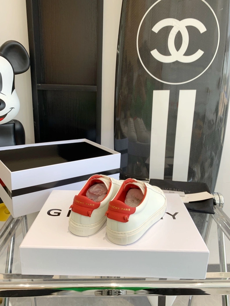 Gxvxnchy Sneakers Minimalist 151722