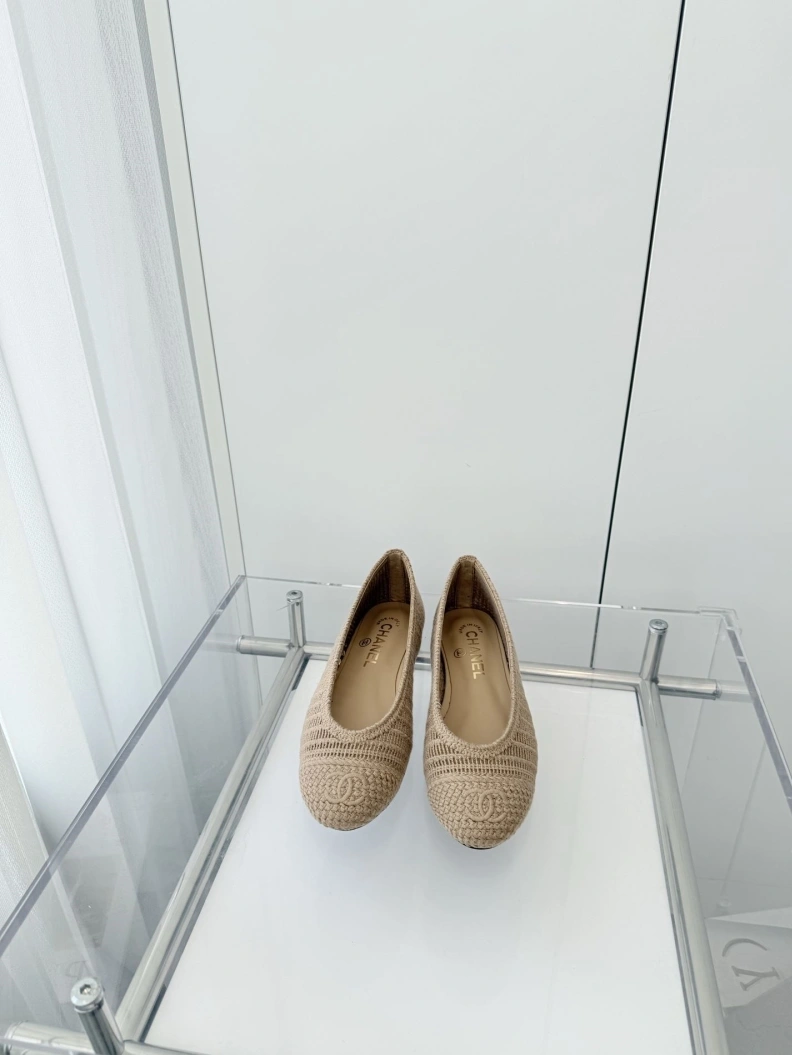 Bold Chxnxl Flat Shoes 117900