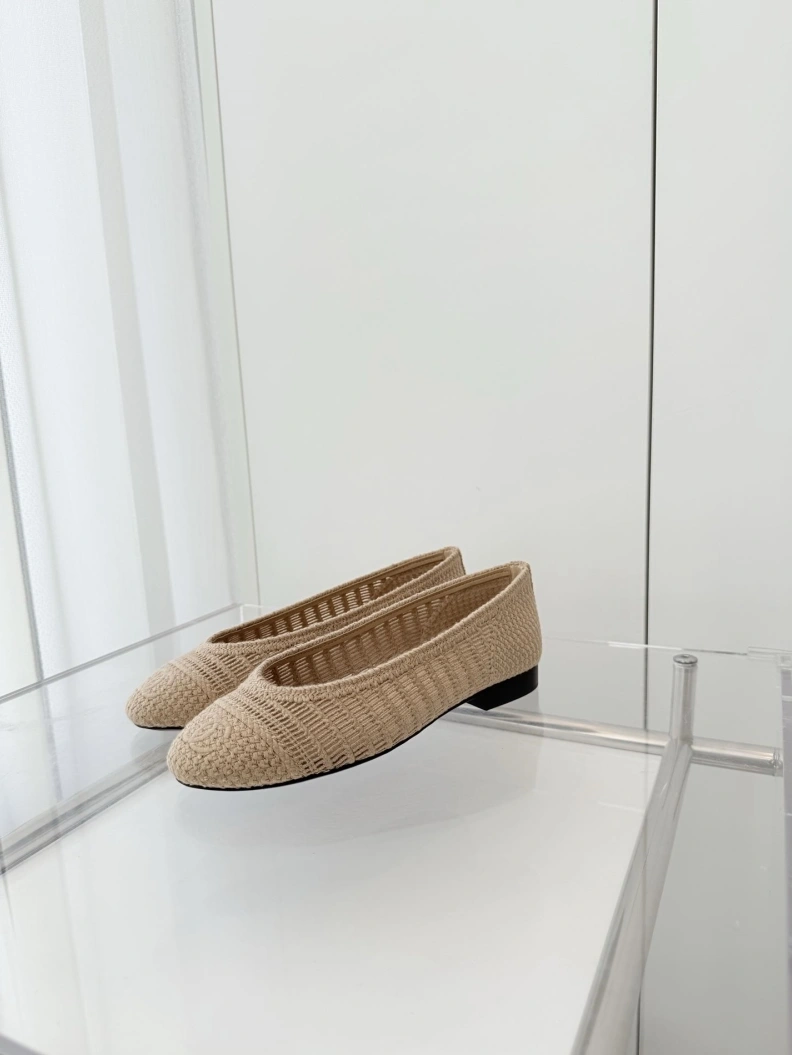 Bold Chxnxl Flat Shoes 117900