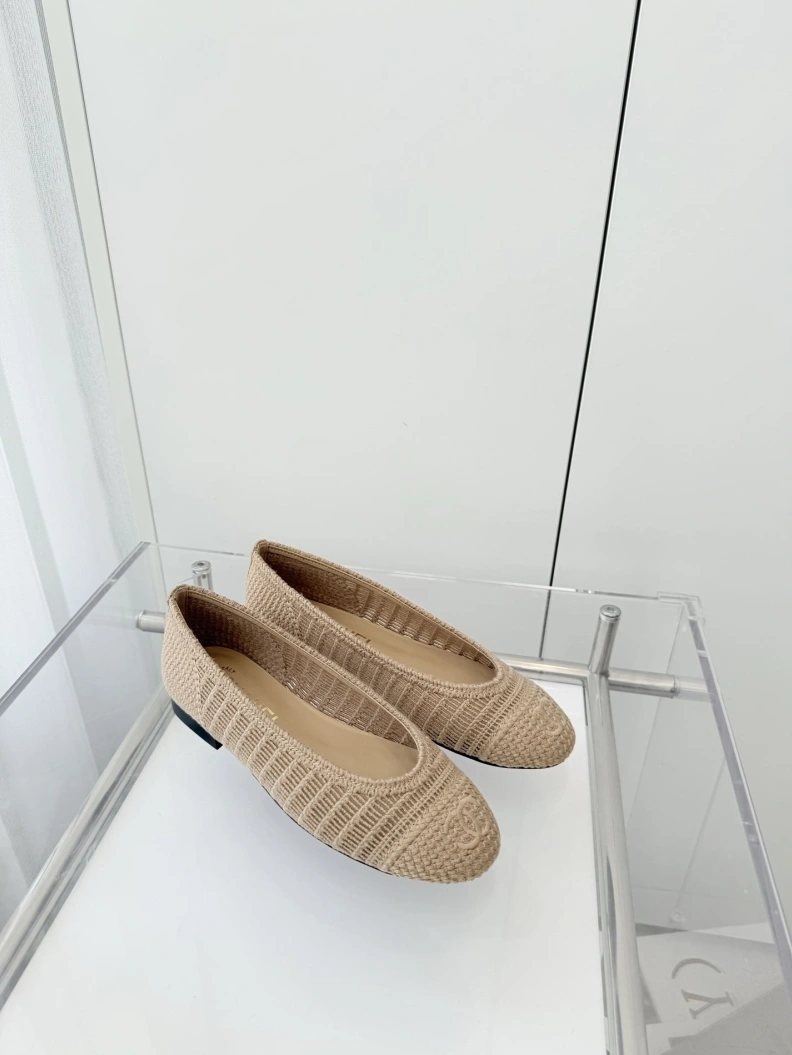 Bold Chxnxl Flat Shoes 117900