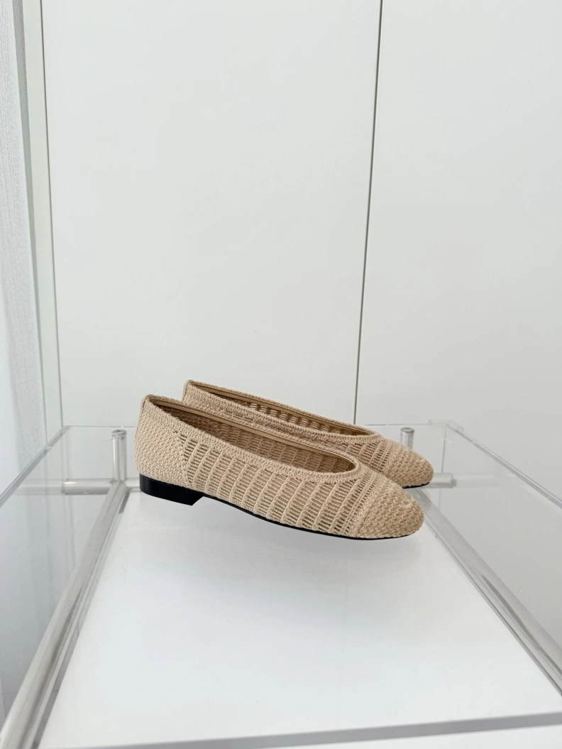 Bold Chxnxl Flat Shoes 117900