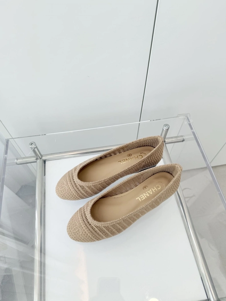 Bold Chxnxl Flat Shoes 117900