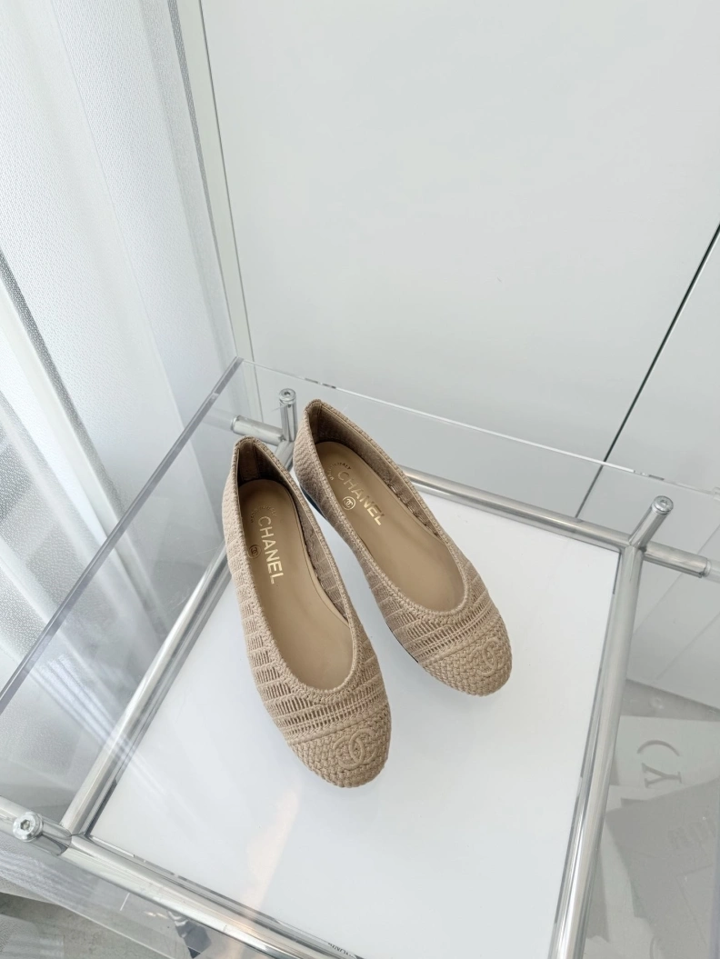 Bold Chxnxl Flat Shoes 117900
