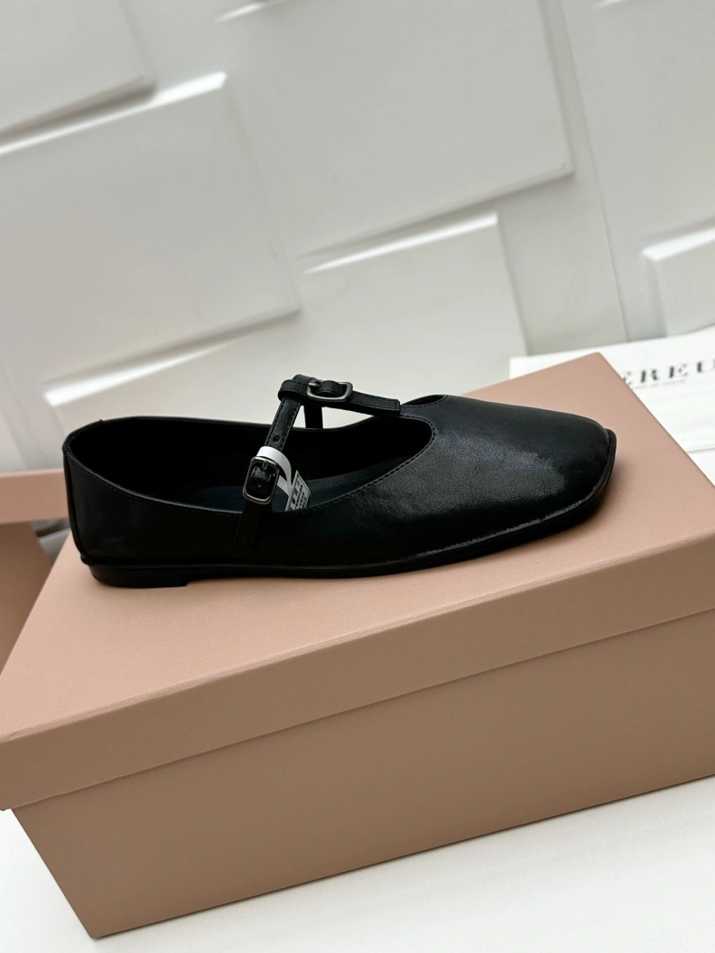 Othxr flat shoes Practical 209728
