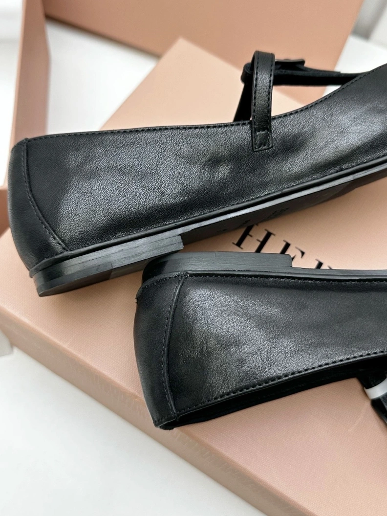 Othxr flat shoes Practical 209728