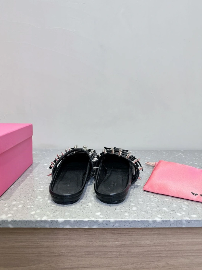 Cozy Othxr Slippers 209557
