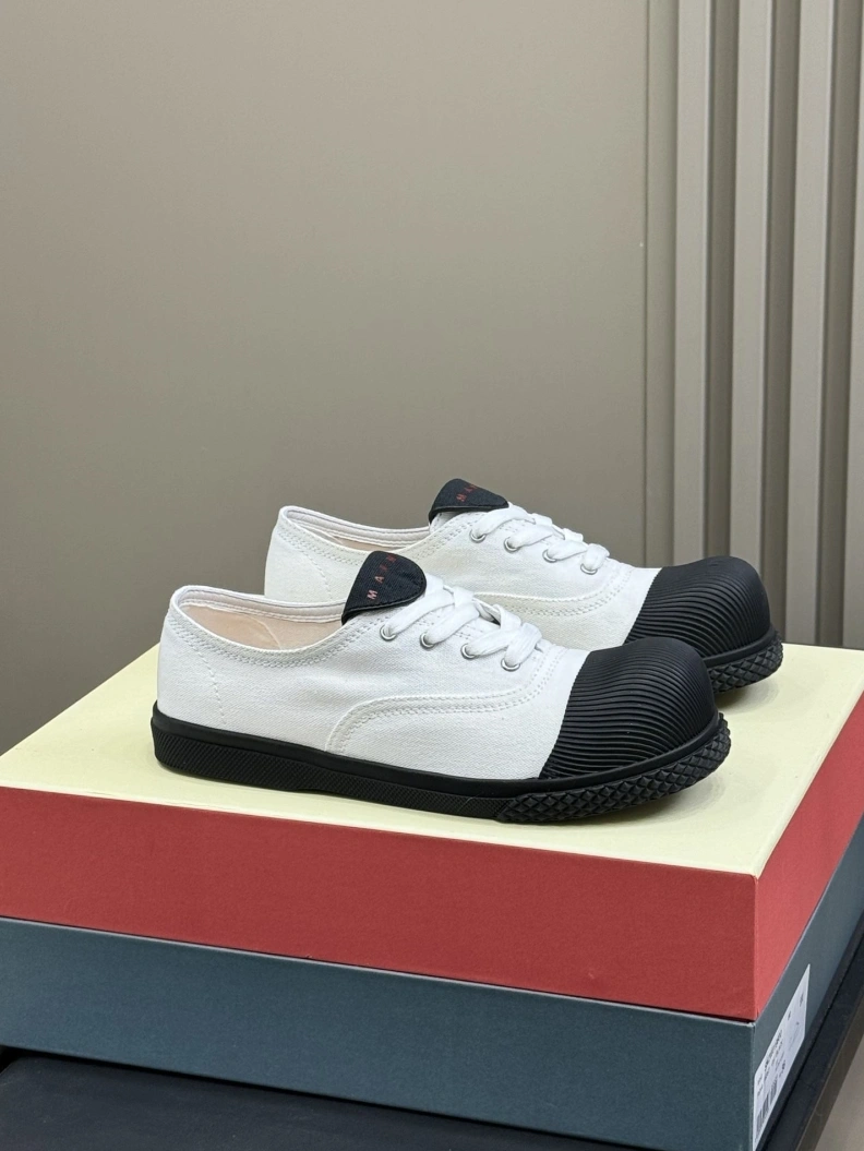 Versatile Othxr Sneakers 208897