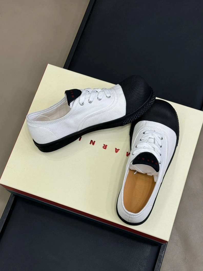 Versatile Othxr Sneakers 208897