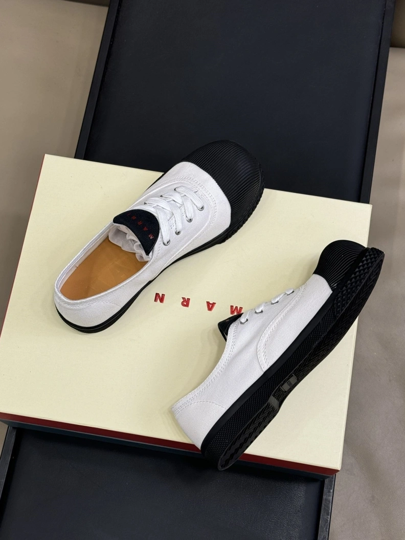 Versatile Othxr Sneakers 208897