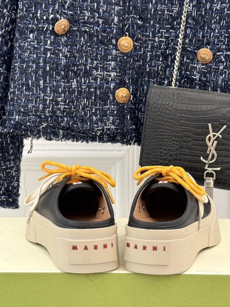 WellDesigned Othxr Slippers 209571
