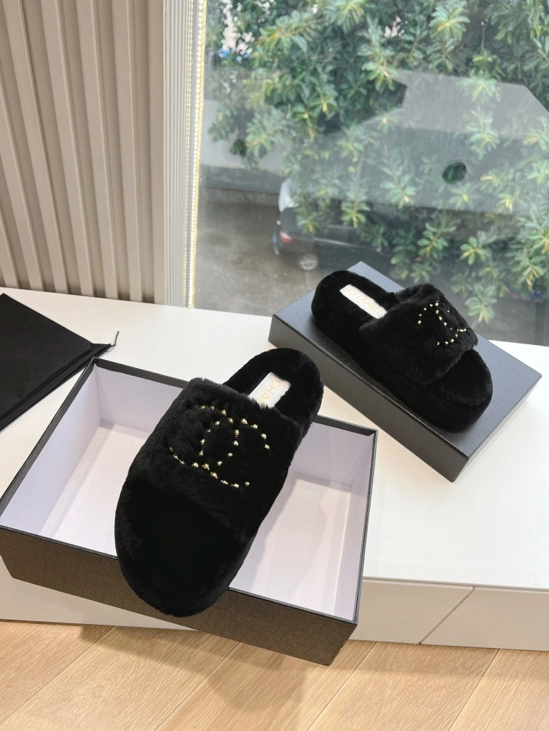 Bold Chxnxl Slippers 127099