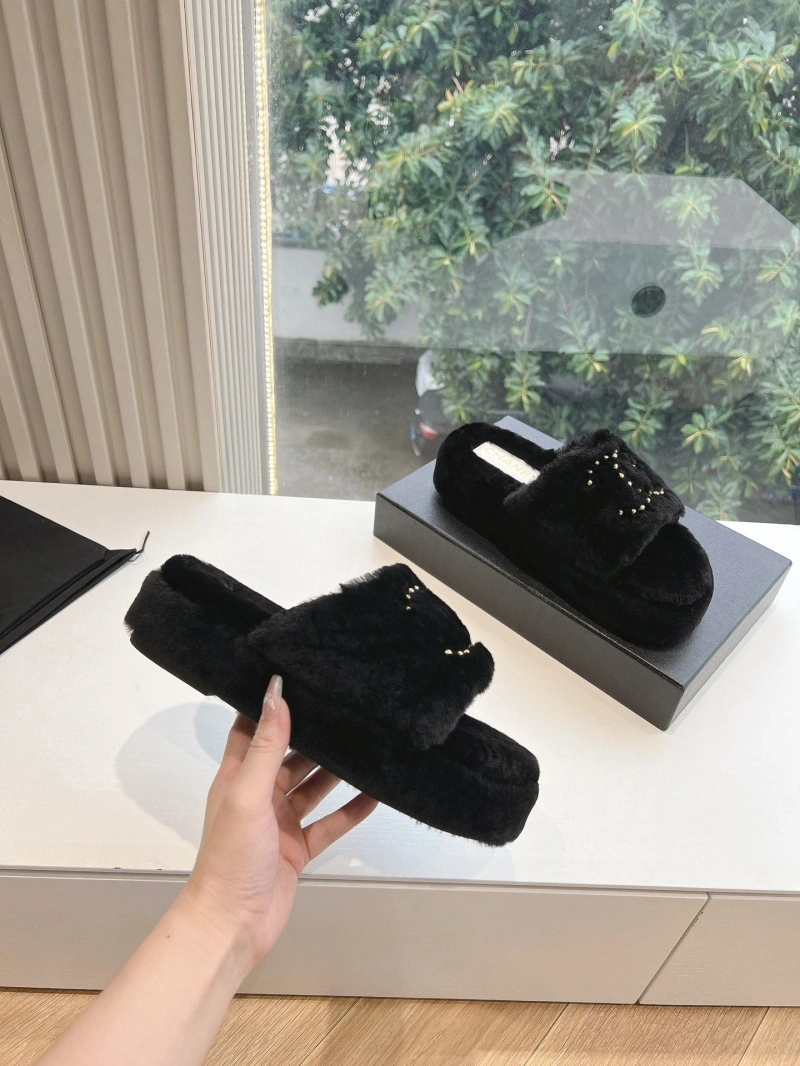 Bold Chxnxl Slippers 127099