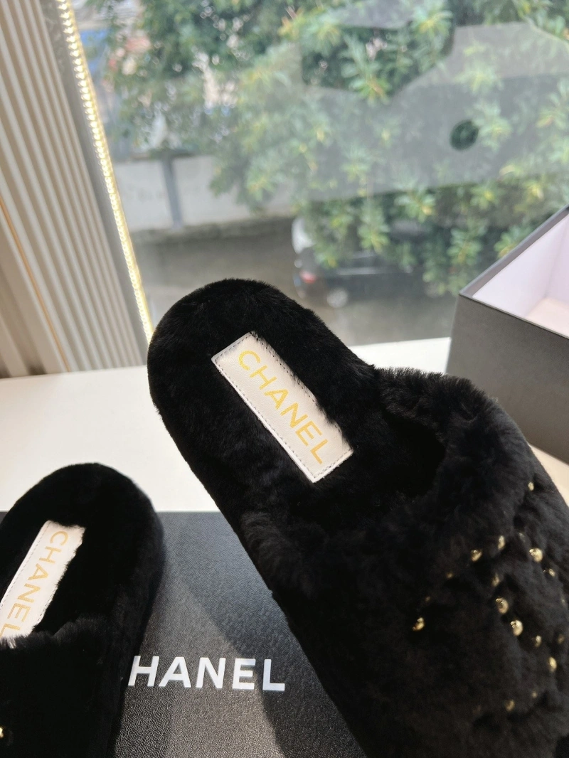 Bold Chxnxl Slippers 127099