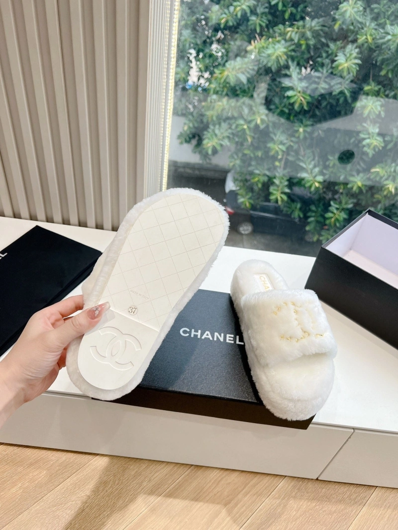 Timeless Chxnxl Slippers 127116