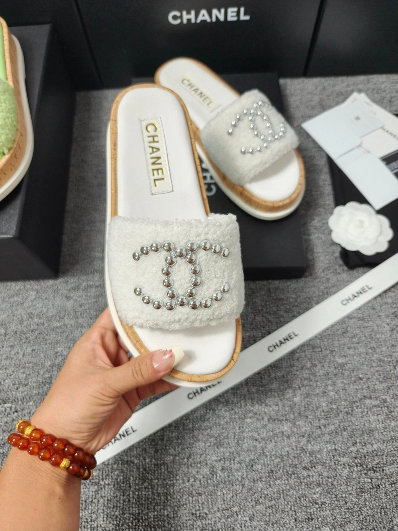 Resilient Chxnxl Slippers 127102