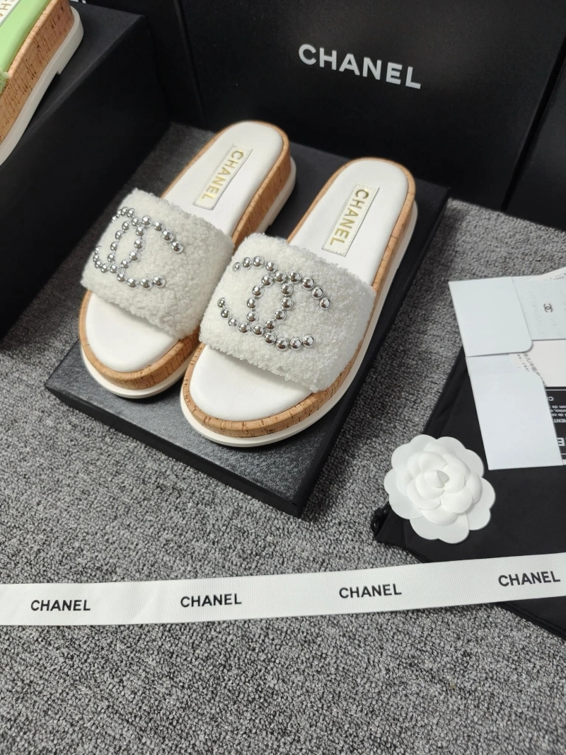Resilient Chxnxl Slippers 127102