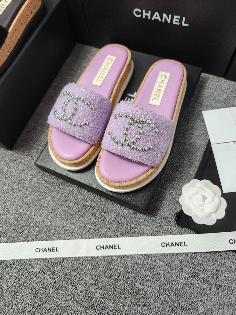 Durable Chxnxl Slippers 127096