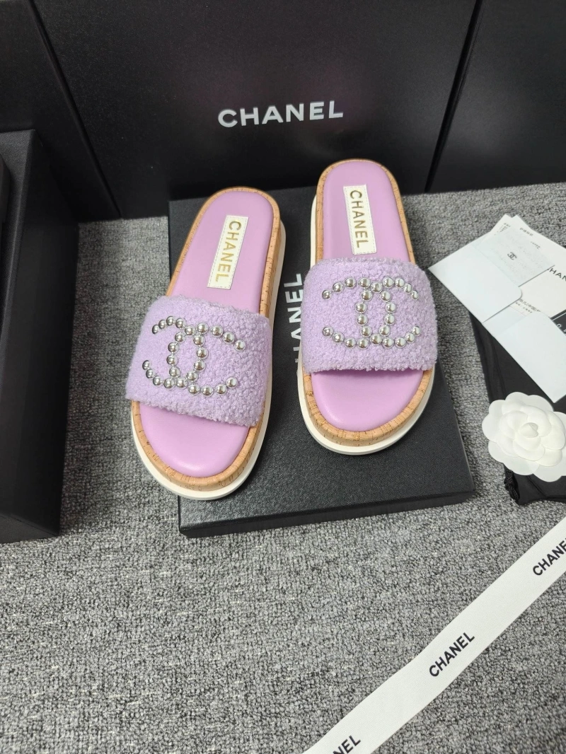 Durable Chxnxl Slippers 127096