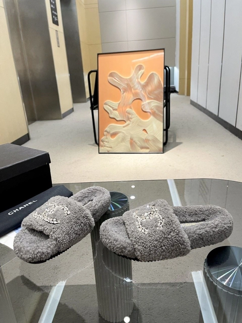 EyeCatching Chxnxl Slippers 127086