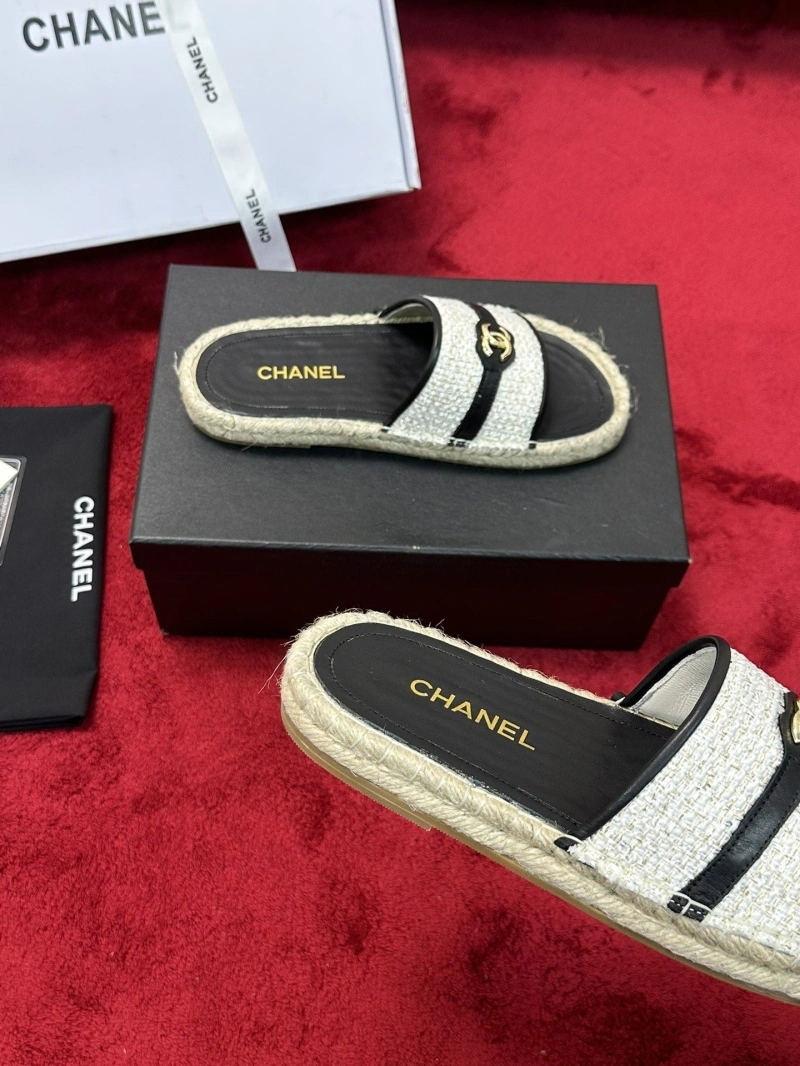 Lightweight Chxnxl Slippers 127078
