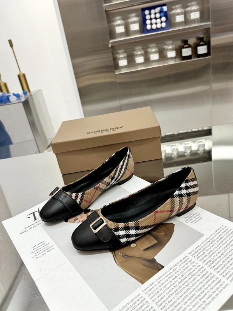 Sleek Bxrbxrry Flat Shoes 115246