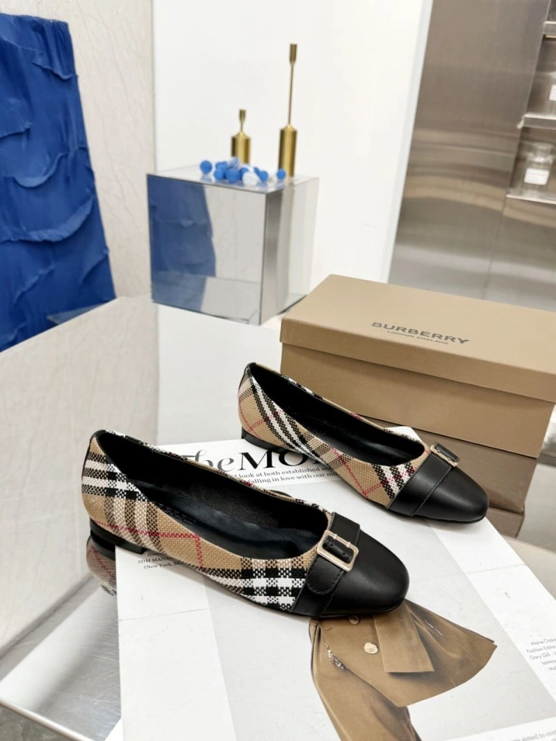 Sleek Bxrbxrry Flat Shoes 115246