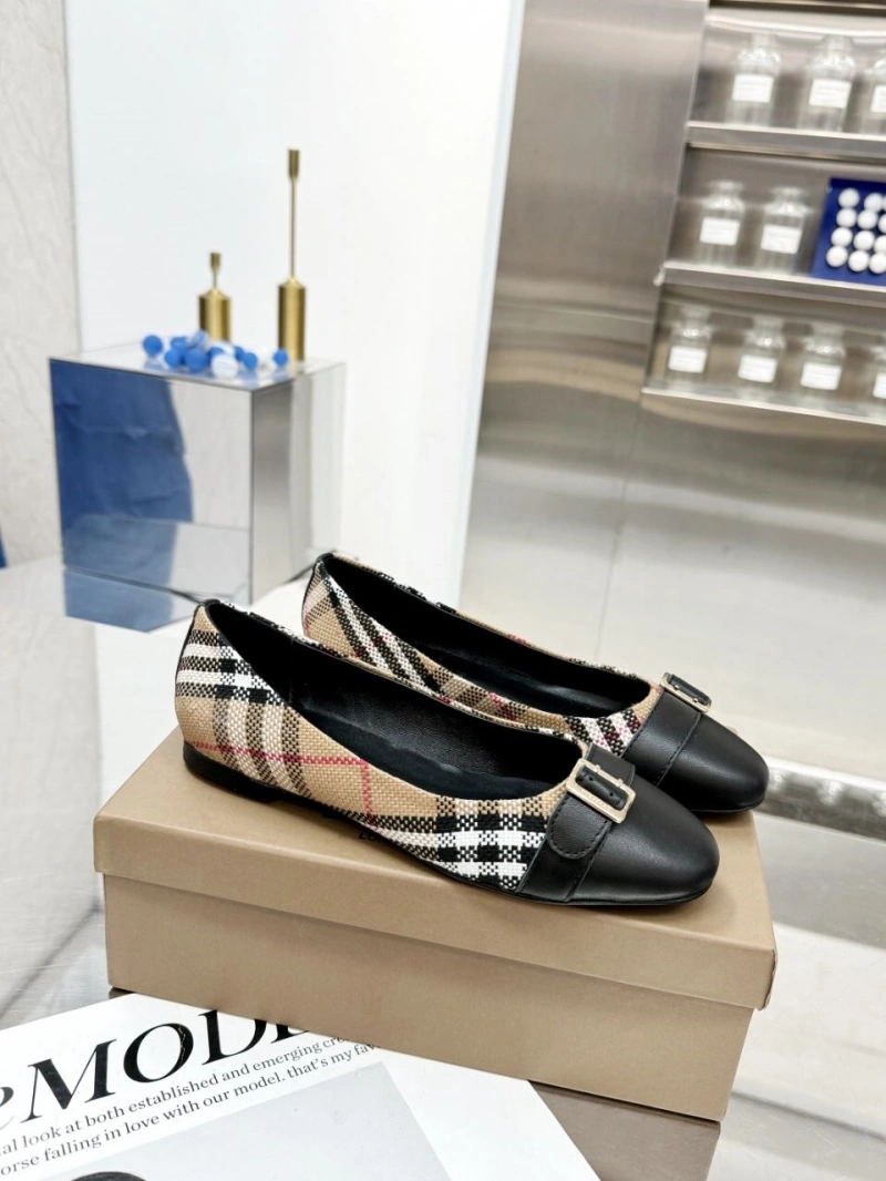 Sleek Bxrbxrry Flat Shoes 115246