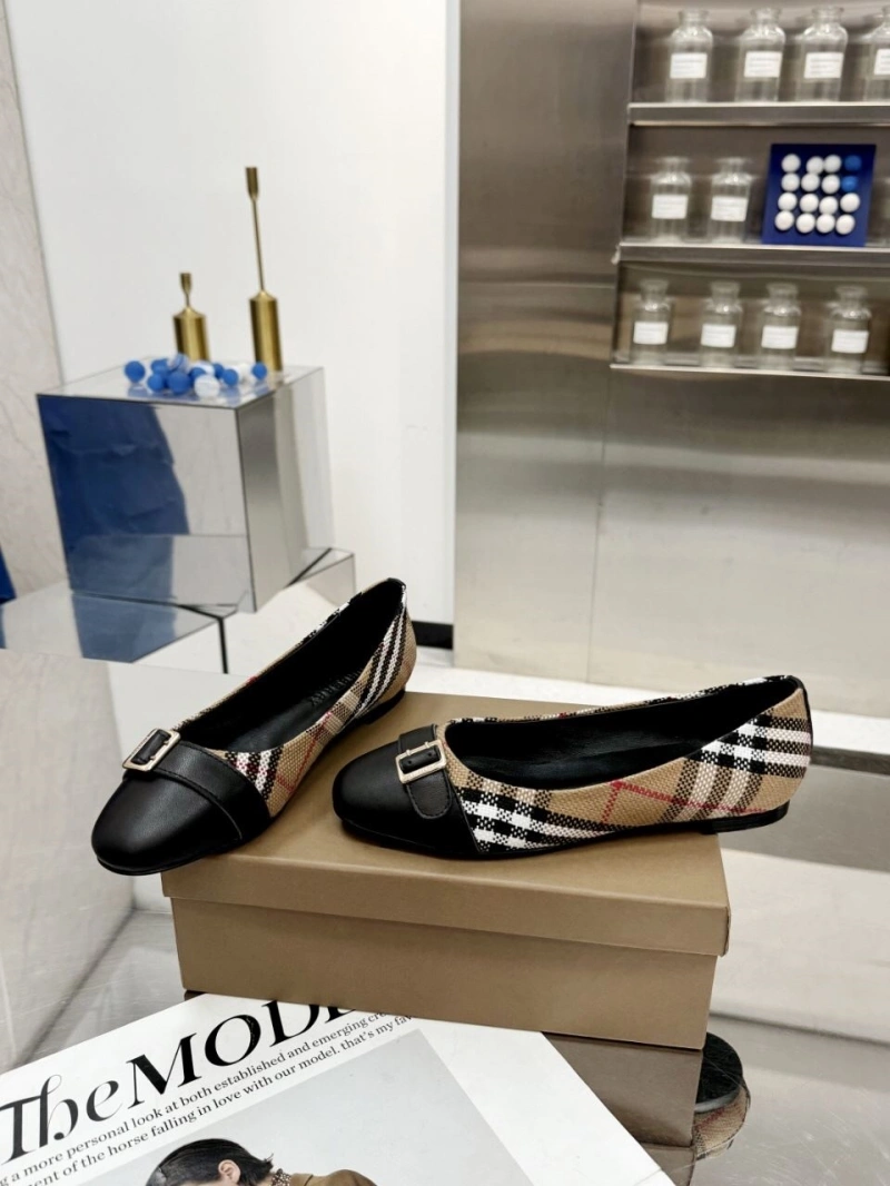 Sleek Bxrbxrry Flat Shoes 115246
