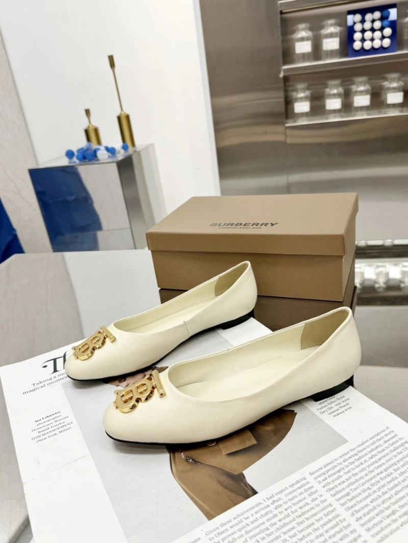 Sleek Bxrbxrry Flat Shoes 115247