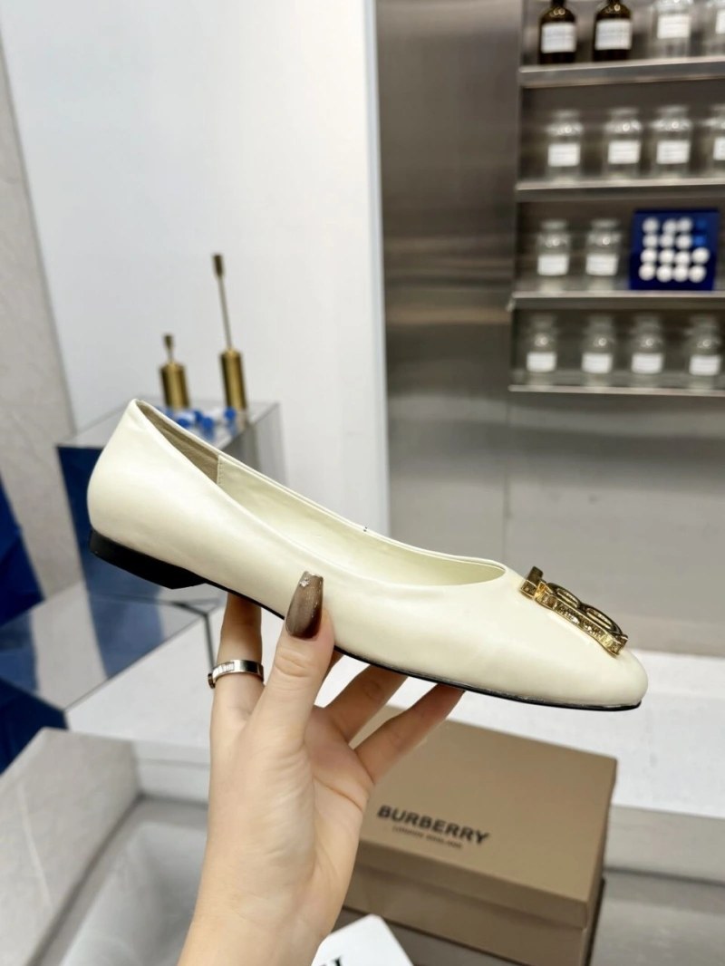 Sleek Bxrbxrry Flat Shoes 115247