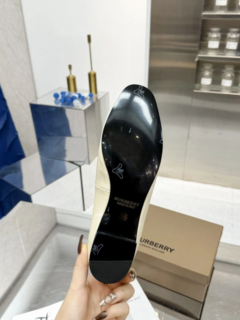 Sleek Bxrbxrry Flat Shoes 115247