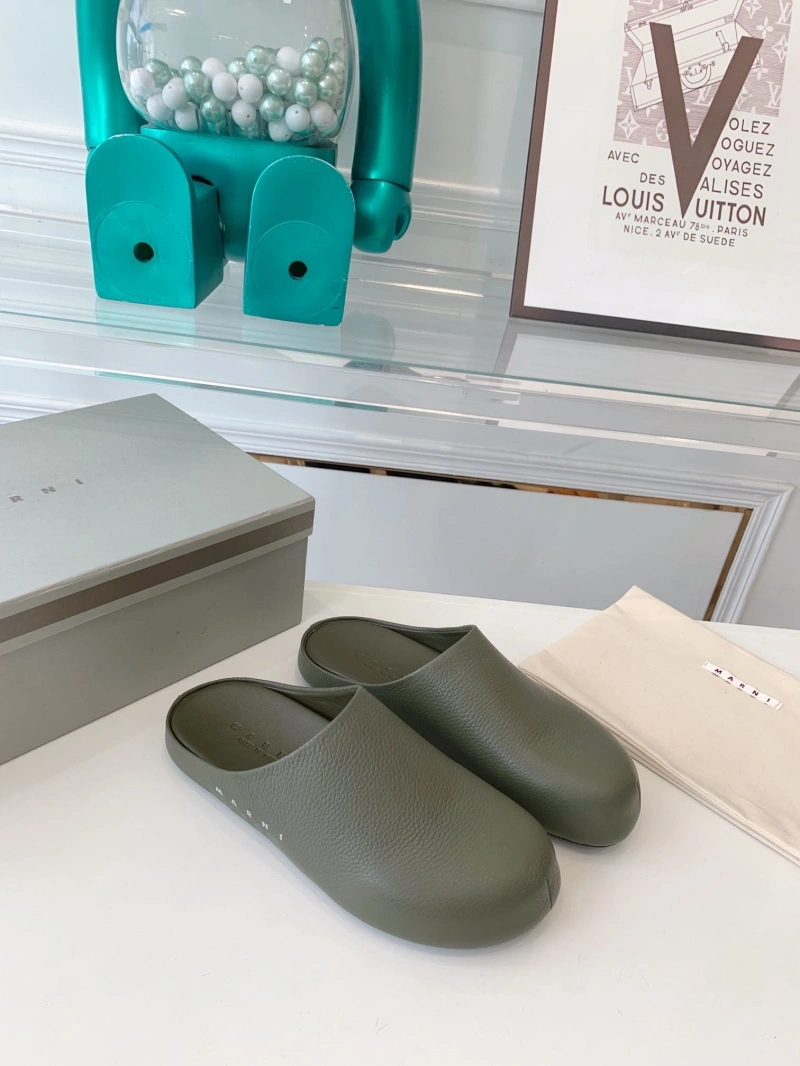 WellDesigned Othxr Slippers 215596
