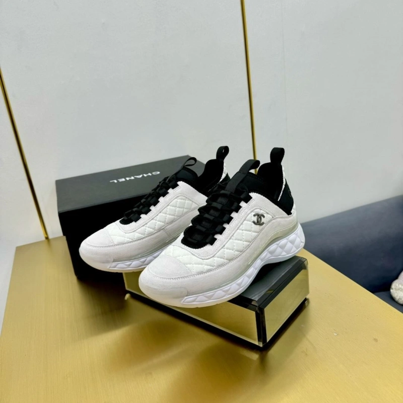 Sleek Chxnxl Sneakers 126988