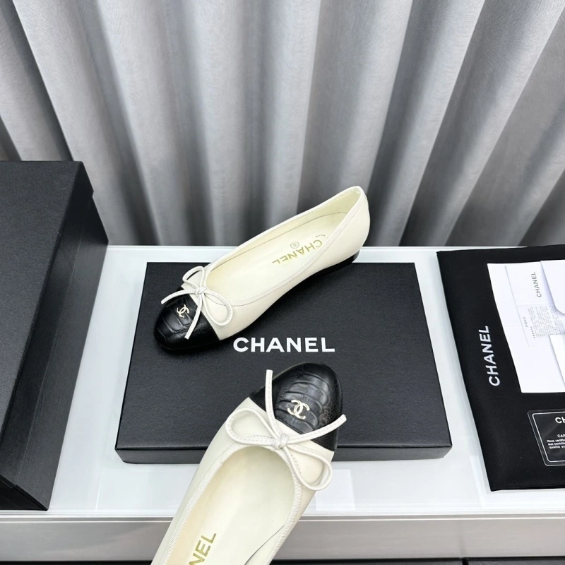 Bold Chxnxl Flat Shoes 127229