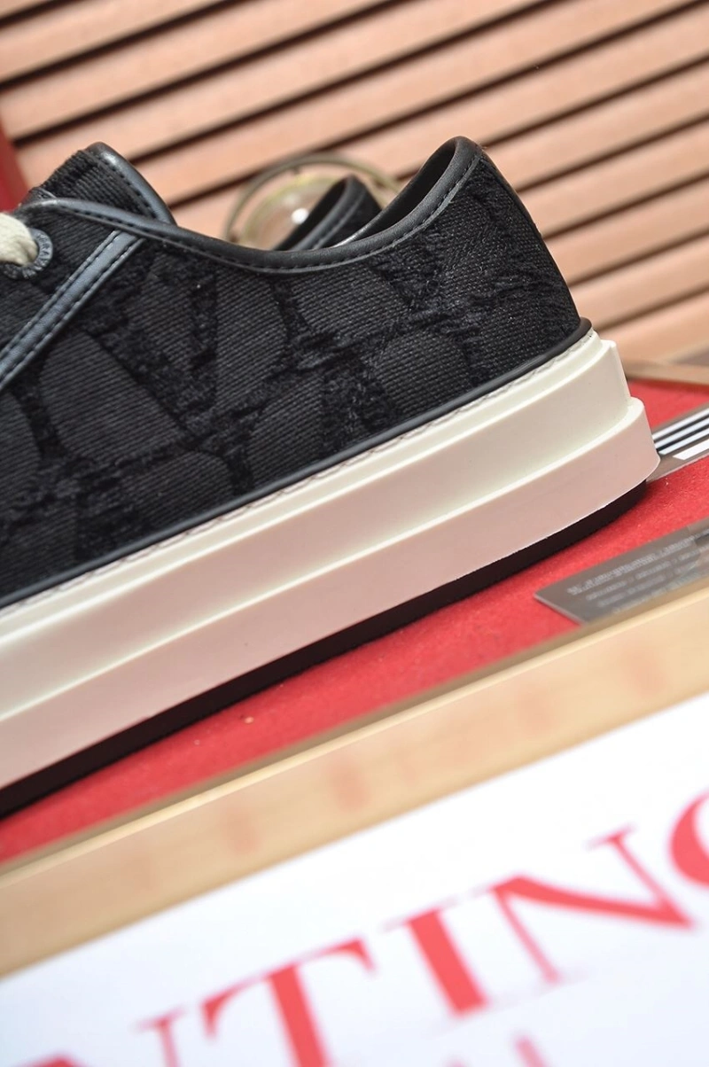 Bold Vxlxntino Sneakers 233136