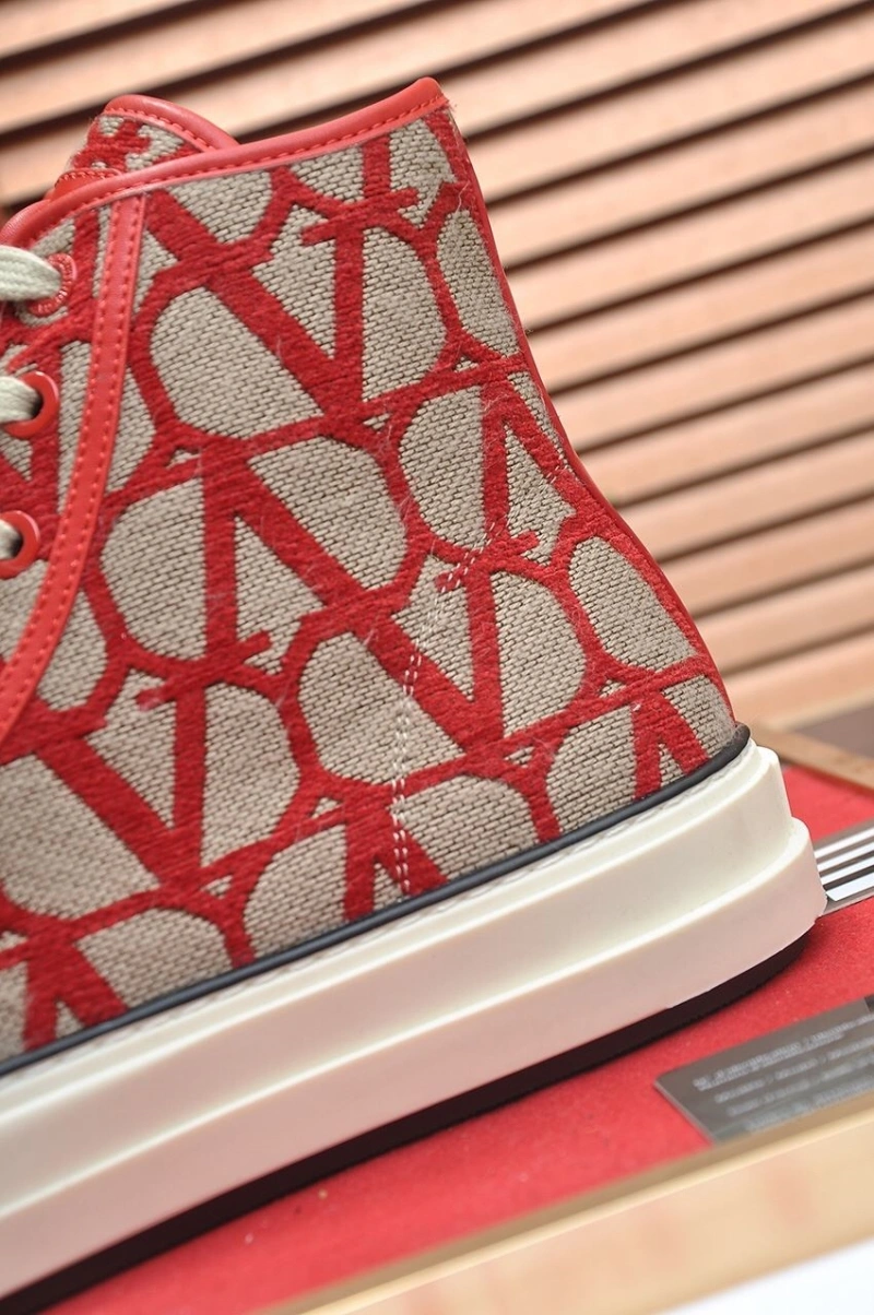 Trendsetting Vxlxntino Sneakers 233135
