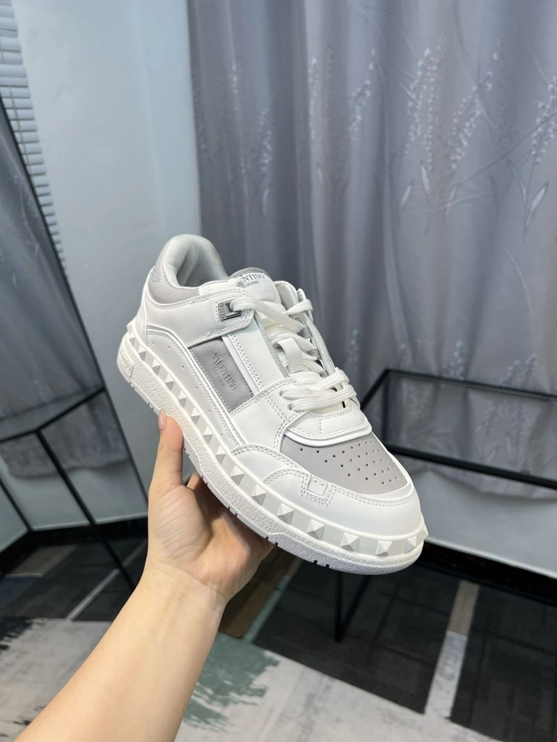 Bold Vxlxntino Sneakers 233085