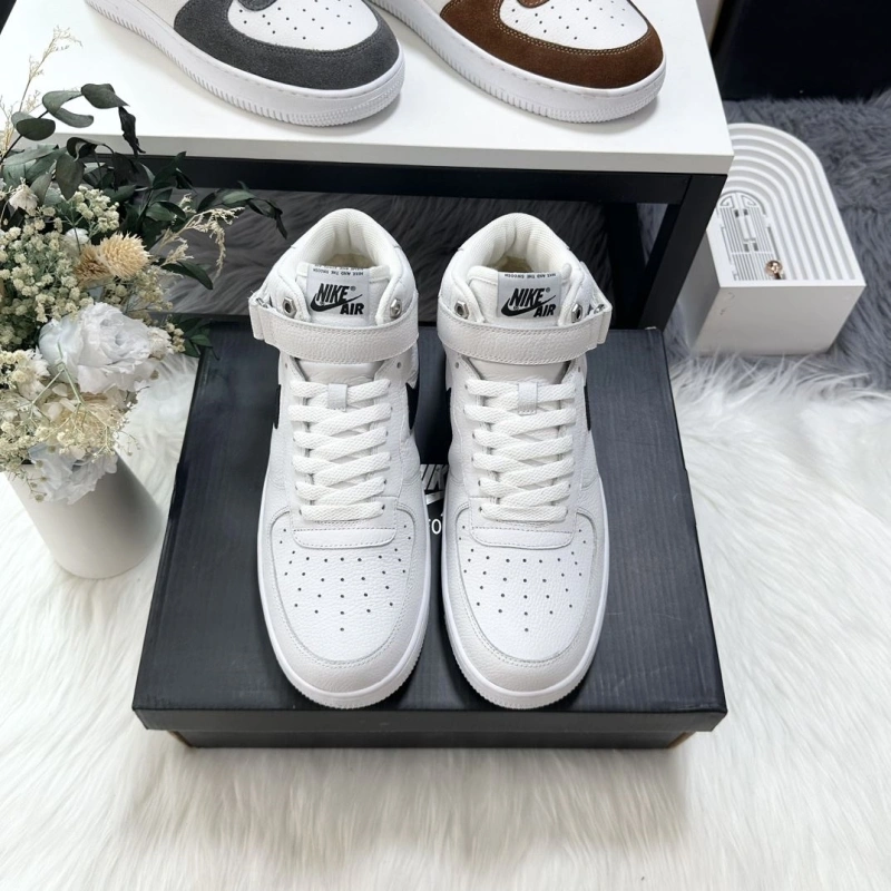 Sleek Nxkx Sneakers 200217