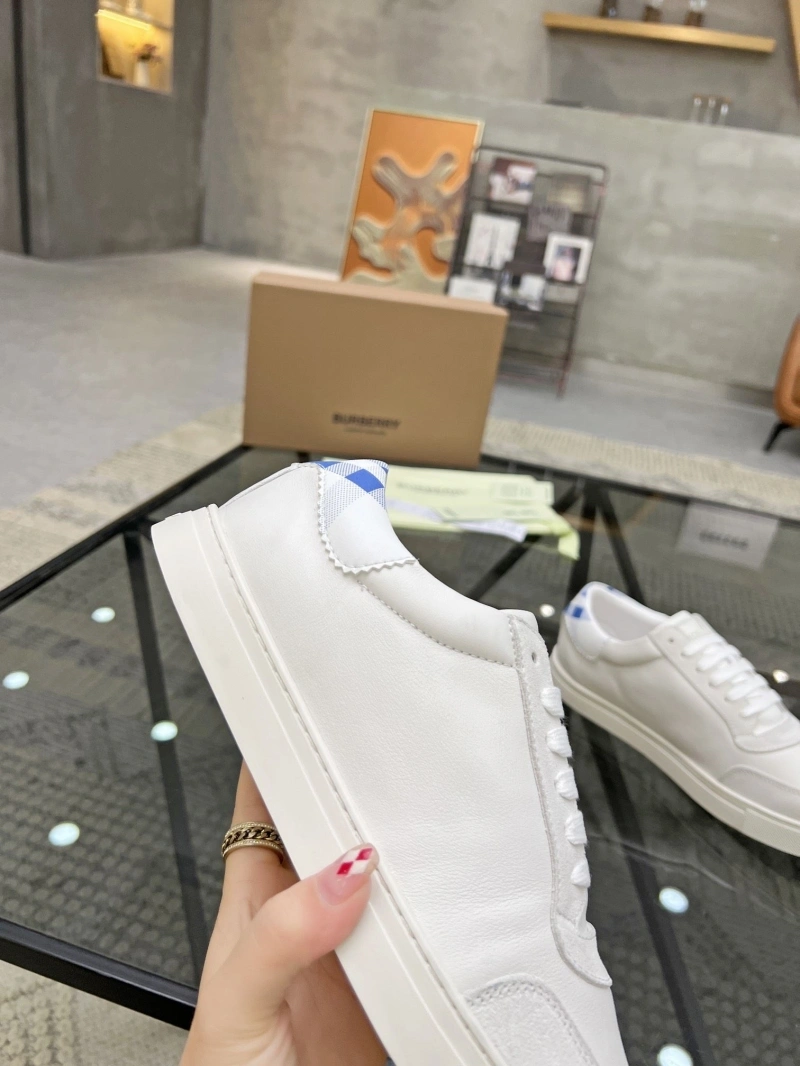 Minimalist Bxrbxrry Sneakers 115558