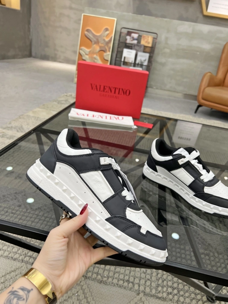 Classic Vxlxntino Sneakers 233018