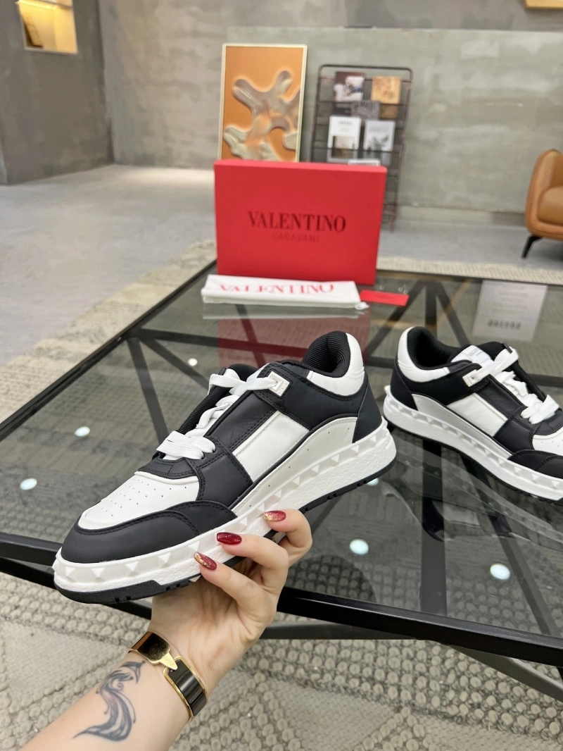 Classic Vxlxntino Sneakers 233018