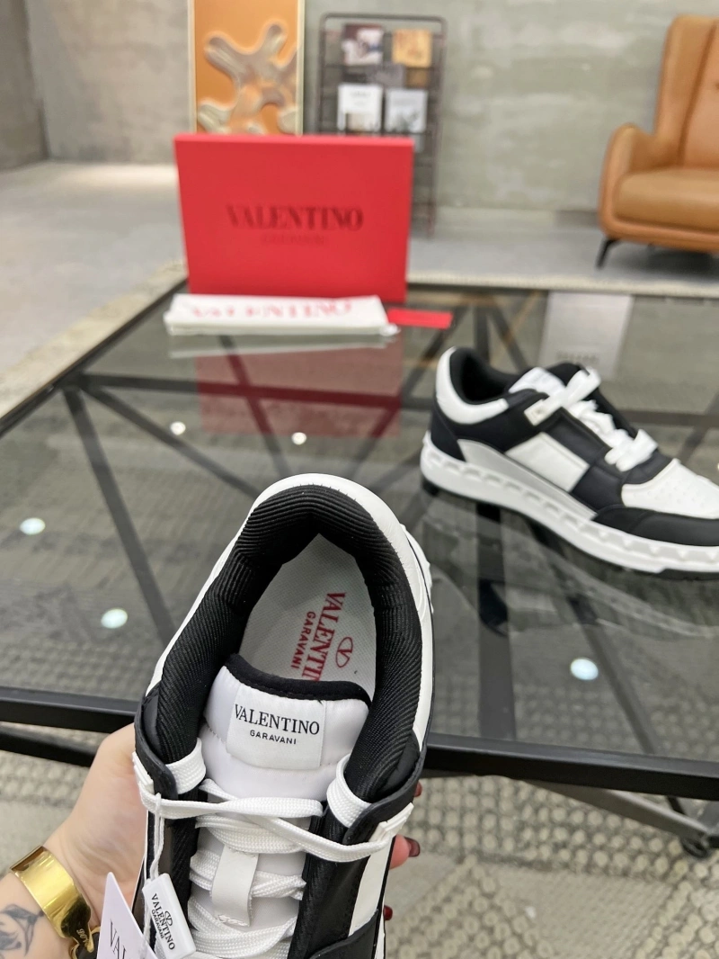 Classic Vxlxntino Sneakers 233018
