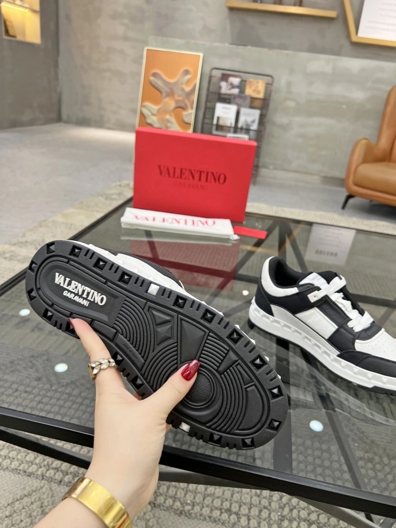Classic Vxlxntino Sneakers 233018