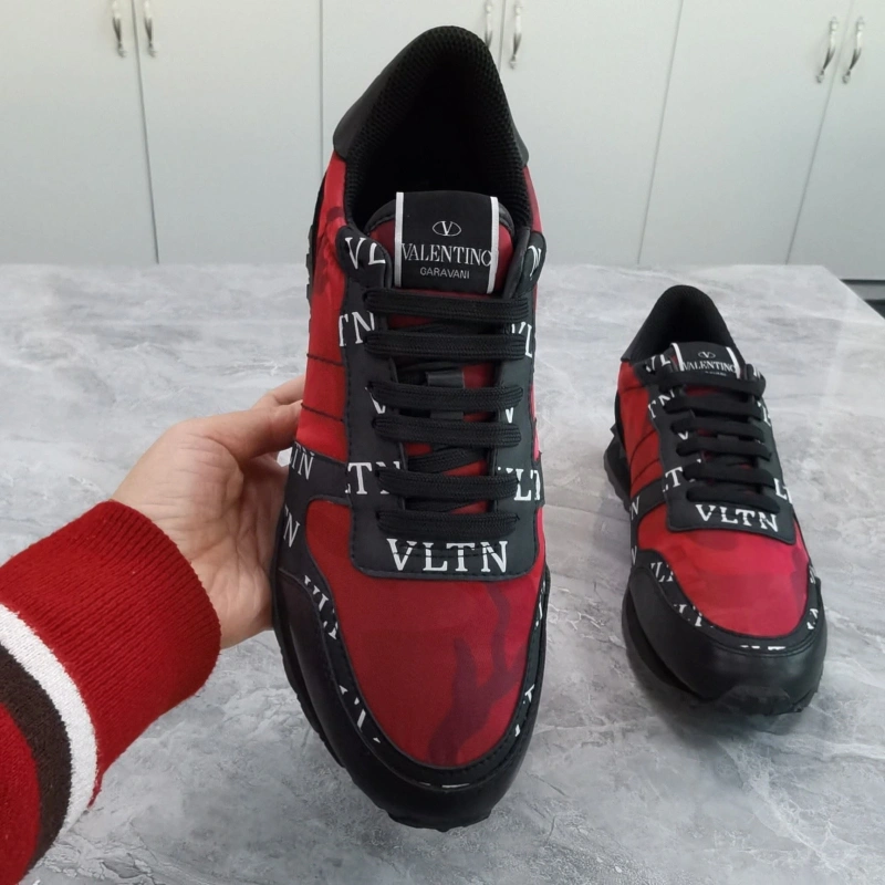 Cozy Vxlxntino Sneakers 233010