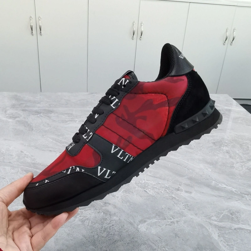 Cozy Vxlxntino Sneakers 233010