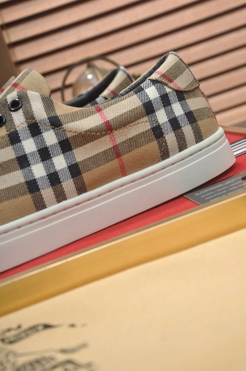 Sleek Bxrbxrry Sneakers 115509