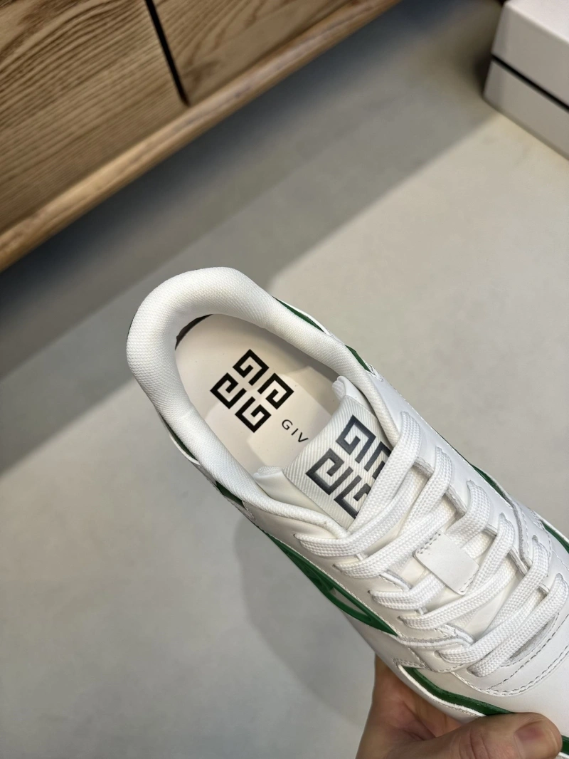 Practical Gxvxnchy Sneakers 154742