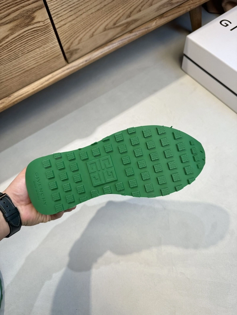 Practical Gxvxnchy Sneakers 154742